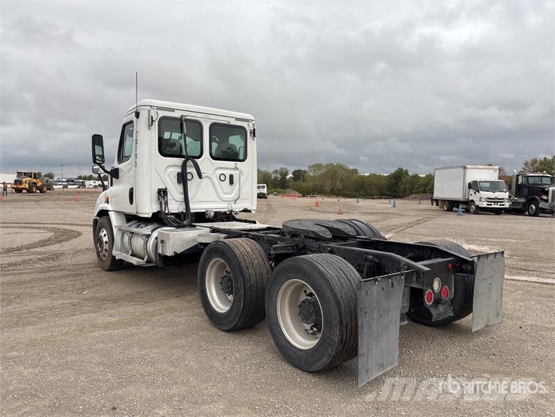 Freightliner Cascadia 113 Sadulveokid