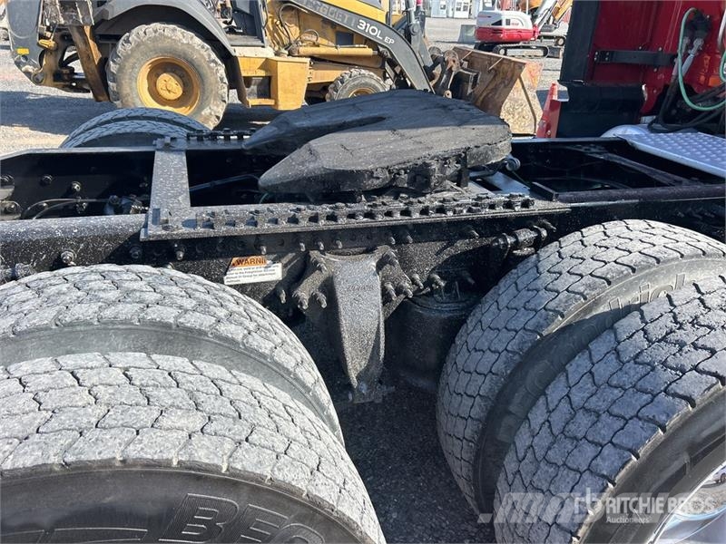 Freightliner Cascadia 126 6x4 T/A Sleeper Truck Tractor Trekkers