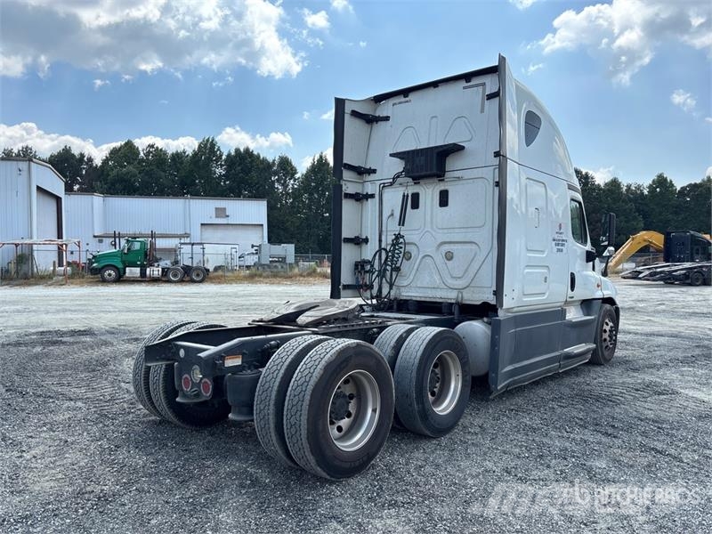 Freightliner Cascadia 125 6x4 T/A Sleeper Truck Tractor Naudoti vilkikai