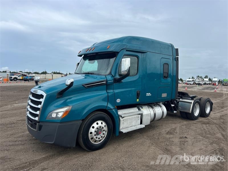 Freightliner Cascadia 126 6x4 T/A Sleeper Truck Tractor Vilcēji