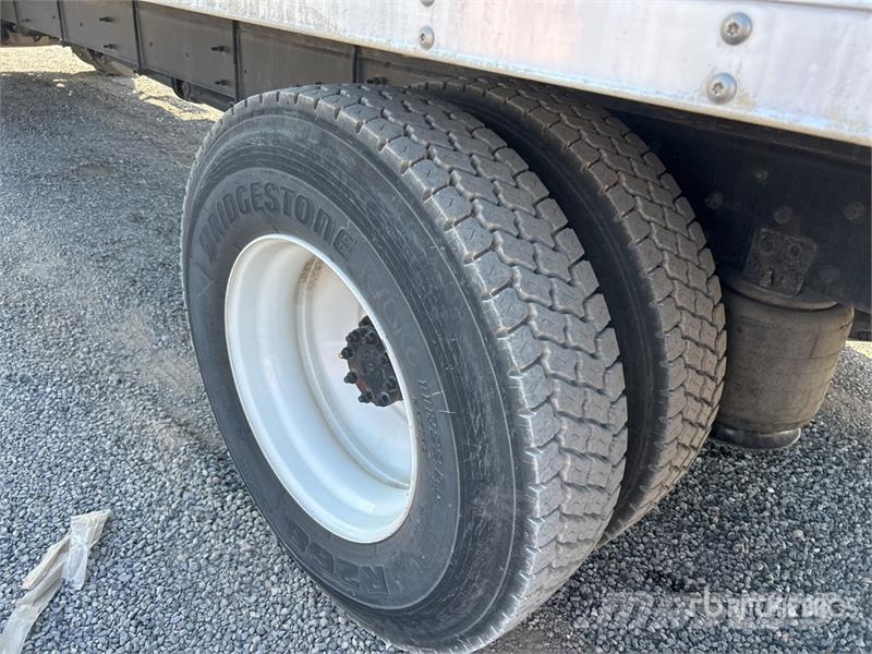 Freightliner Cascadia 126 탑차 트럭