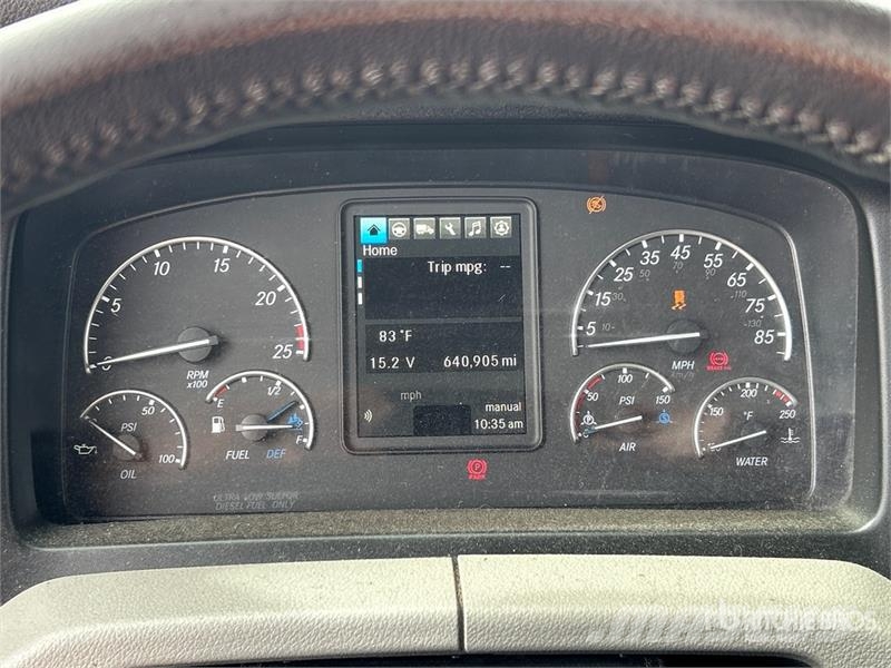 Freightliner Cascadia 126 6x4 T/A Sleeper Truck Tractor (Inoper Tractor Units