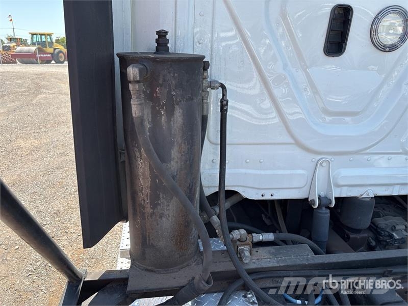 Freightliner Cascadia 113 Camiones portacoches