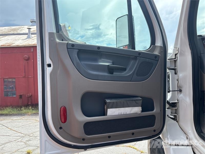 Freightliner Cascadia 113 Camiones portacoches