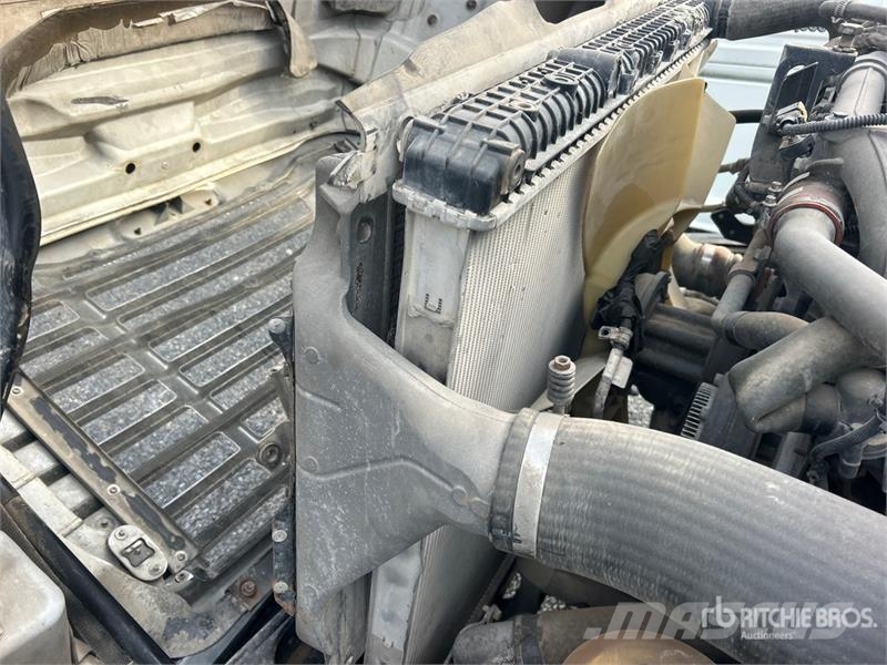 Freightliner Cascadia 125 6x4 T/A Sleeper Truck Tractor (Inoper وحدات الجر