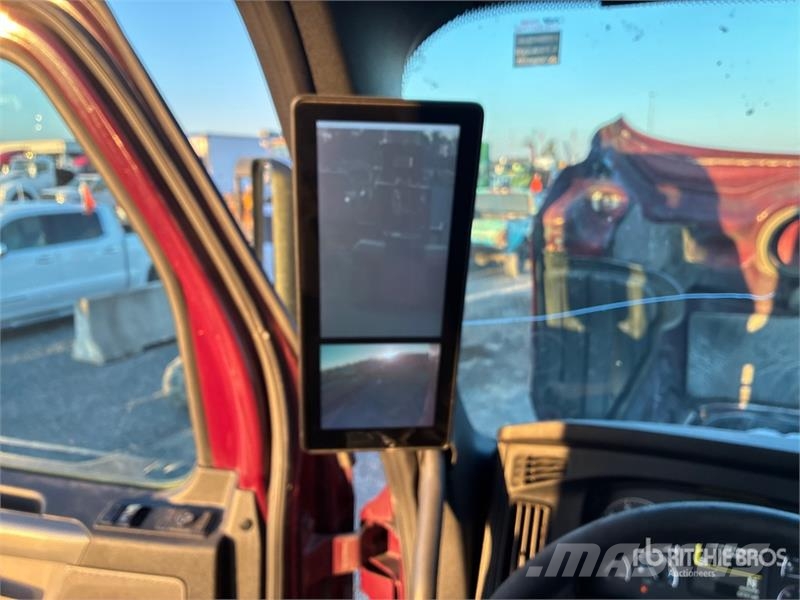 Freightliner Cascadia 126 Седельные тягачи