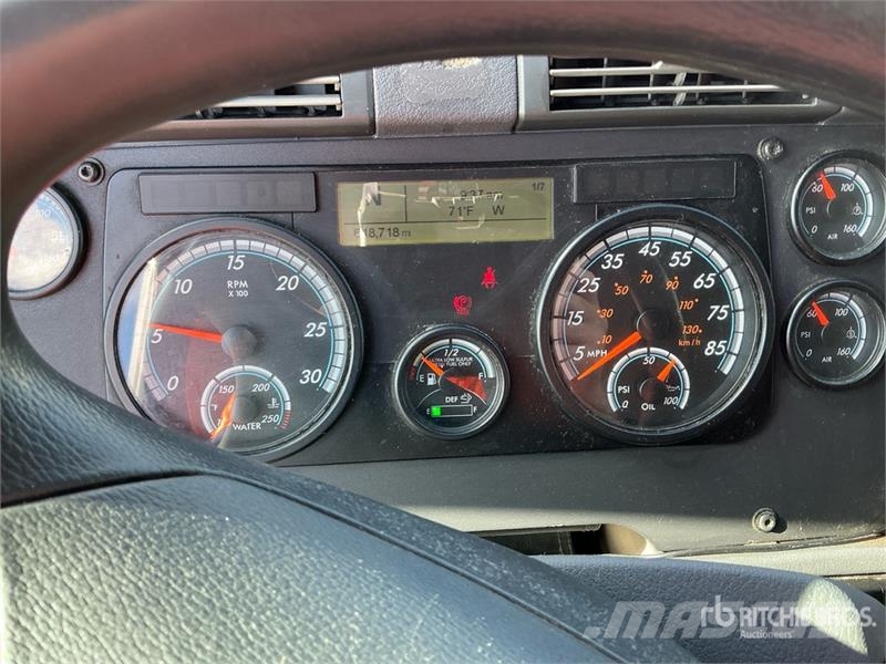 Freightliner Cascadia 113 Trekkers