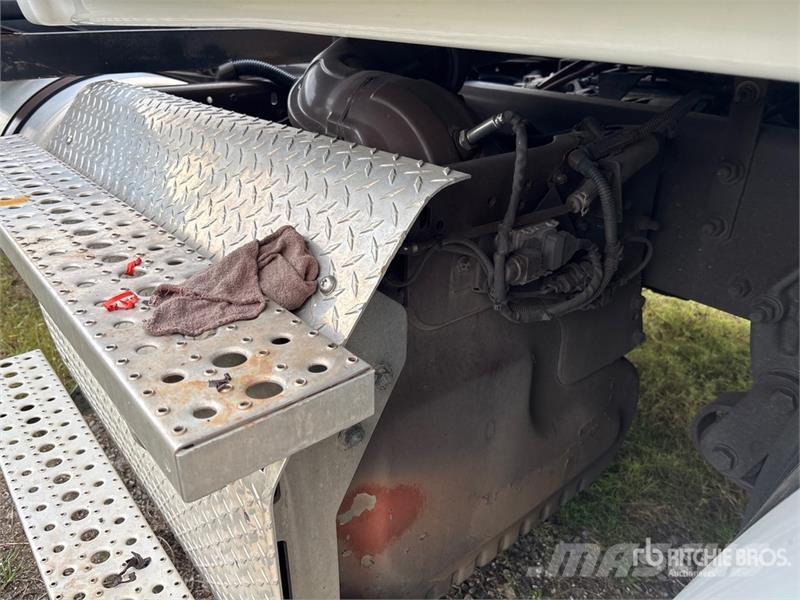 Freightliner Cascadia 113 Camiones portavehículos