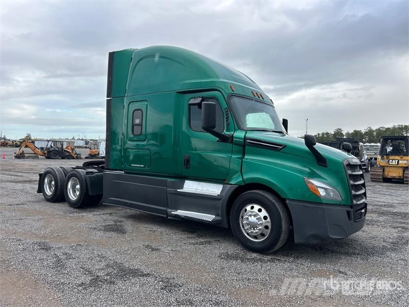 Freightliner Cascadia 126 6x4 T/A Sleeper Truck Tractor Vilcēji