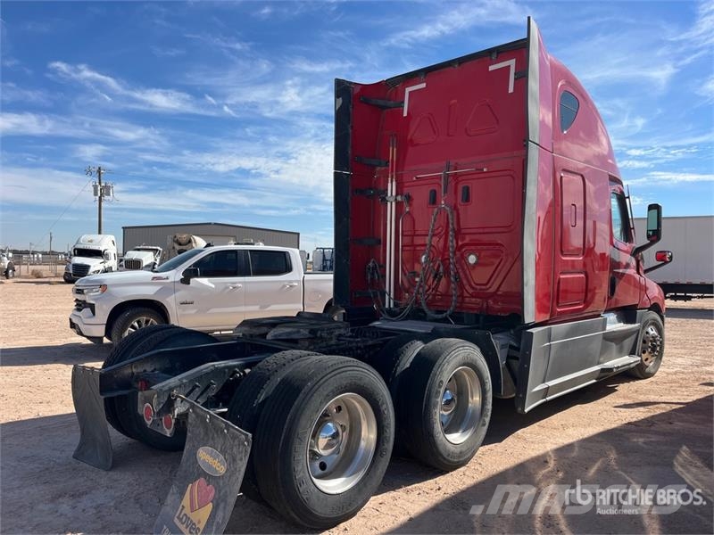 Freightliner Cascadia 126 Autotractoare