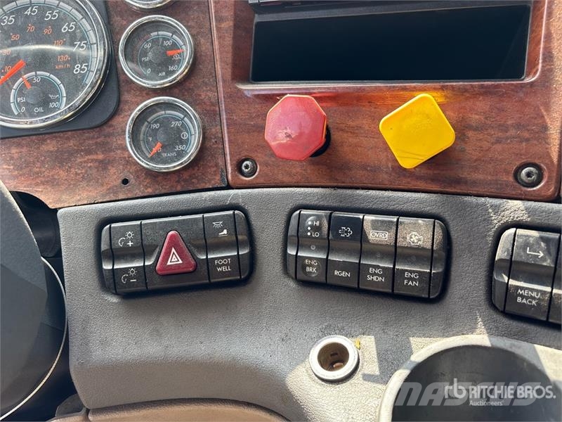 Freightliner Cascadia 125 6x4 T/A Sleeper Truck Tractor 中古トラクターヘッド | トレーラーヘッド