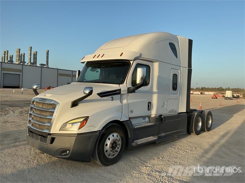 Freightliner Cascadia 126 6x4 T/A Sleeper Truck Tractor (Inoper Tegljači