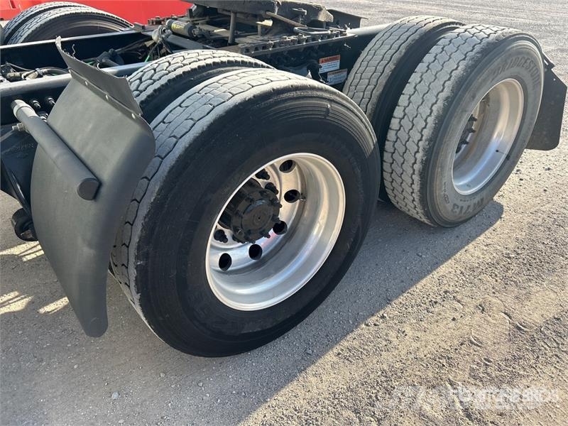Freightliner Cascadia 126 6x4 T/A Sleeper Truck Tractor Tegljači