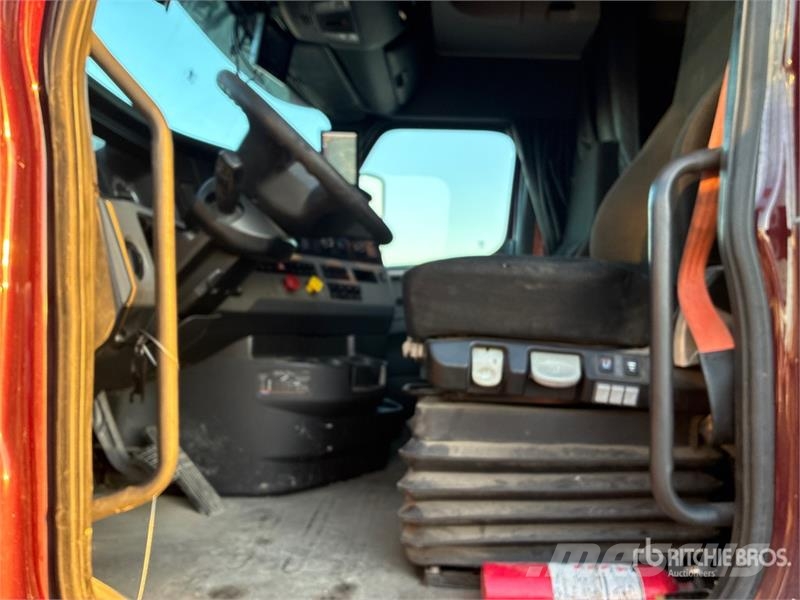 Freightliner Cascadia 126 Седельные тягачи