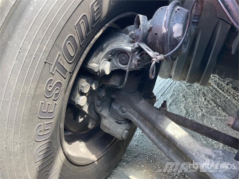 Freightliner Cascadia 126 6x4 T/A Sleeper Truck Tractor (Inoper Седельные тягачи