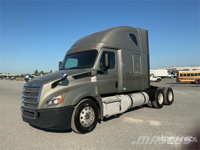 Freightliner Cascadia 126 6x4 T/A Sleeper Truck Tractor وحدات الجر