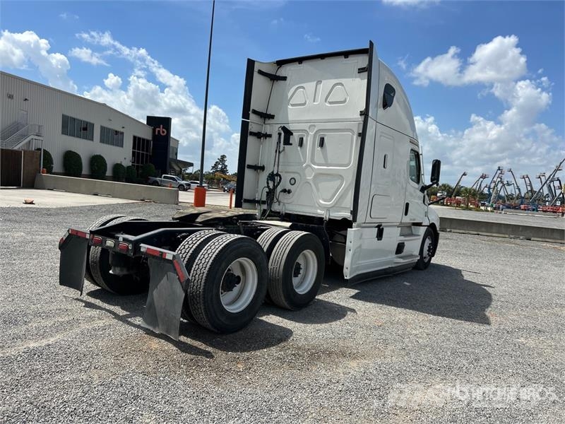 Freightliner Cascadia 126 6x4 T/A Sleeper Truck Tractor Nyergesvontatók