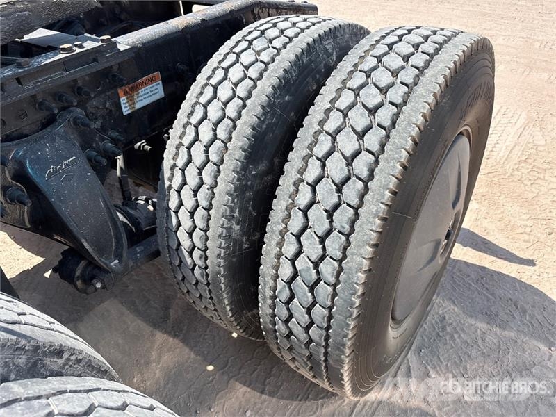 Freightliner Cascadia 126 6x4 T/A Sleeper Truck Tractor Prime Movers