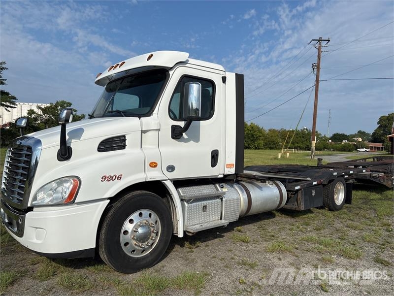 Freightliner Cascadia 113 Camiones portacoches