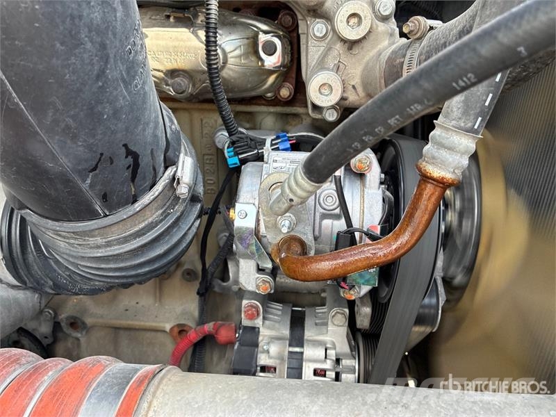 Freightliner Cascadia 126 6x4 T/A Sleeper Truck Tractor 中古トラクターヘッド | トレーラーヘッド