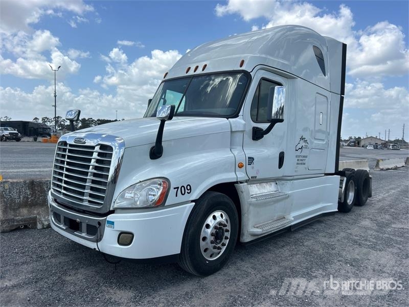 Freightliner Cascadia 125 6x4 Tri/A Day Cab Truck Tractor (Glid Nyergesvontatók