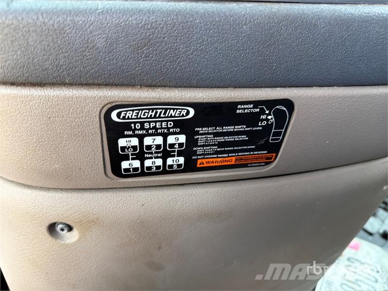 Freightliner Cascadia 113 6x4 Sleeper Car Carrier Truck (Inoper Camiones portacoches