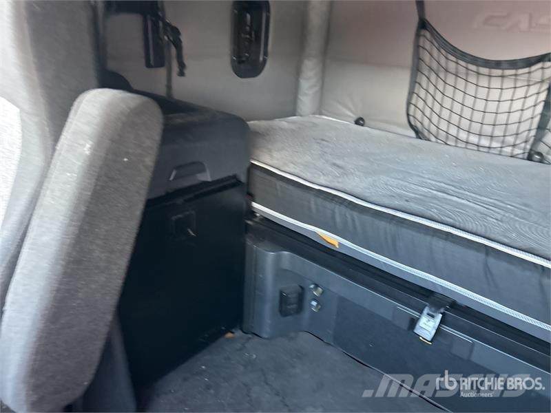 Freightliner Cascadia 126 6x4 T/A Sleeper Truck Tractor Cabezas tractoras