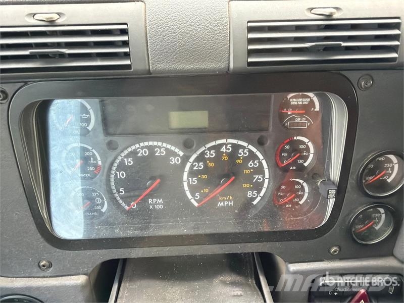 Freightliner Cascadia 113 6x4 Sleeper Car Carrier Truck Trasportatore per veicoli