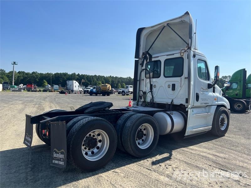 Freightliner Cascadia 125 6x4 T/A Day Cab Truck Tractor Truck Tractor Units