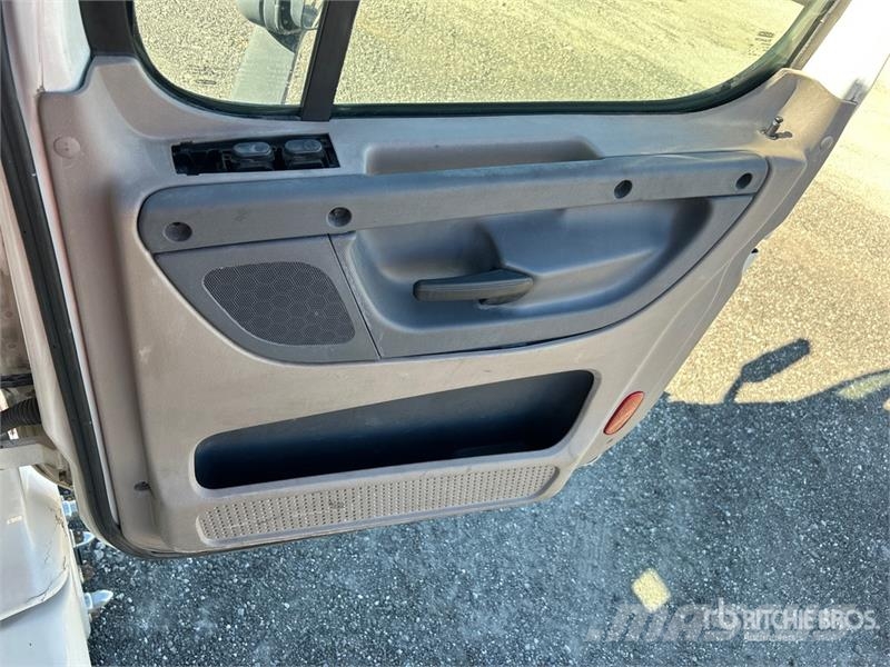Freightliner Cascadia 113 Trekkers