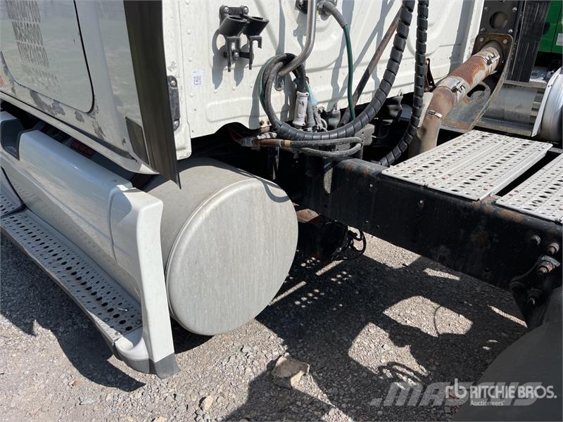 Freightliner Cascadia 125 6x4 T/A Sleeper Truck Tractor Cabezas tractoras
