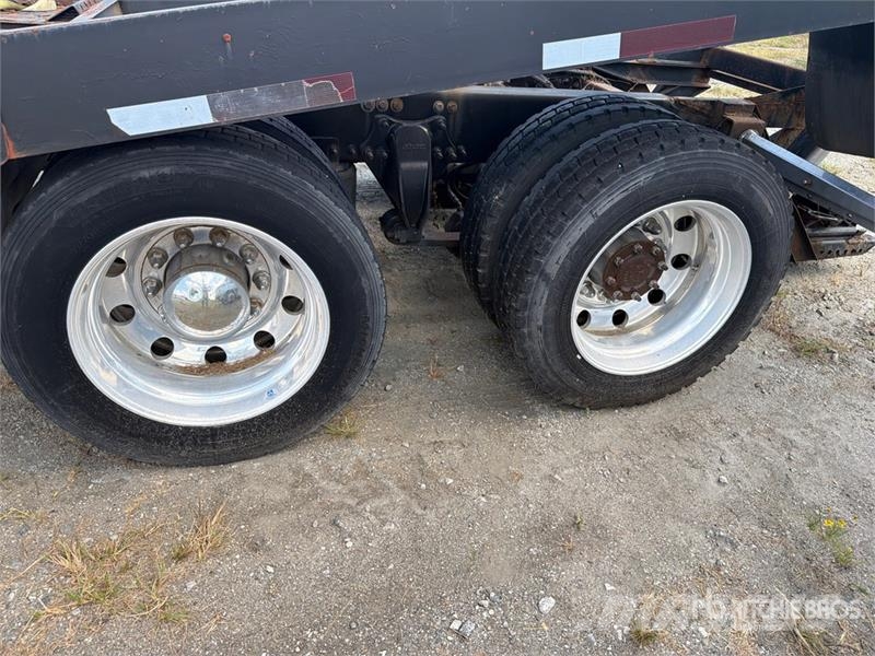 Freightliner Cascadia 113 6x4 Sleeper Car Carrier Truck Camiones portacoches