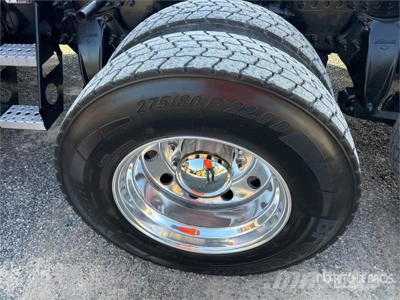 Freightliner Cascadia 126 6x4 T/A Sleeper Truck Tractor Trekkers