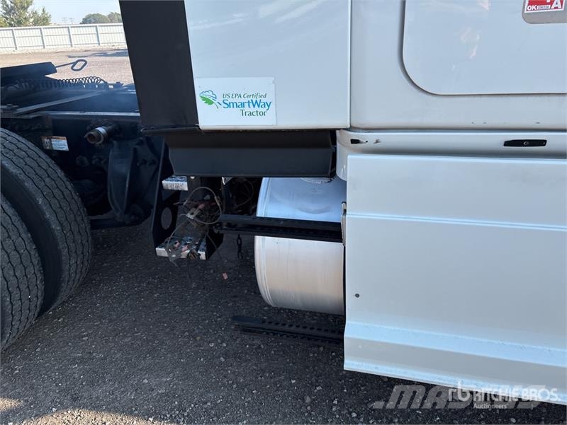 Freightliner Cascadia 126 6x4 T/A Sleeper Truck Tractor 트랙터 유닛