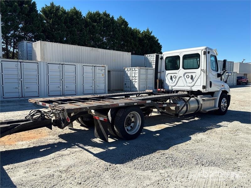 Freightliner Cascadia 113 Car Carrier Truck Camiões de Transporte Auto