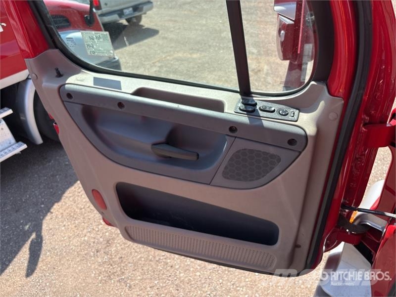 Freightliner Cascadia 113 6x2 Sleeper Car Carrier Truck Biltransportbilar