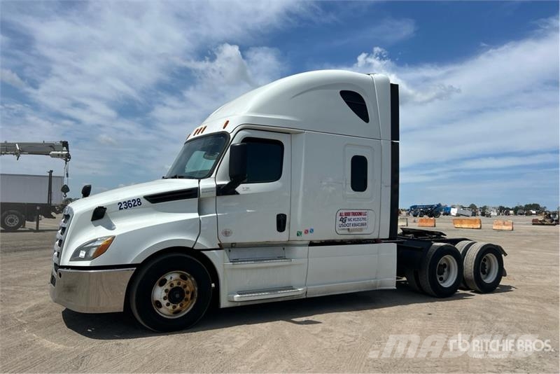 Freightliner Cascadia 126 6x4 T/A Sleeper Truck Tractor Vilcēji