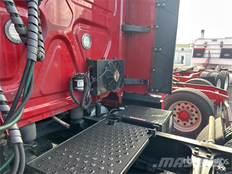 Freightliner Cascadia 126 6x4 T/A Sleeper Truck Tractor وحدات الجر