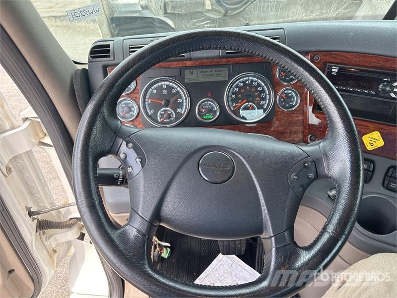 Freightliner Cascadia 113 Camiones portavehículos