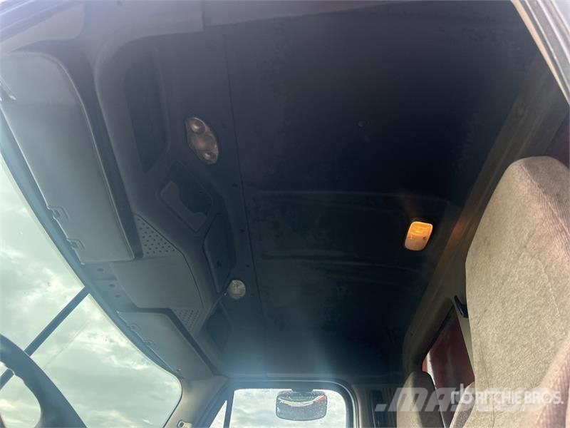 Freightliner Cascadia 113 Грузовики-Самосвалы