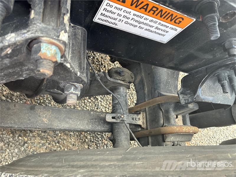 Freightliner Cascadia 126 6x4 T/A Sleeper Truck Tractor 中古トラクターヘッド | トレーラーヘッド