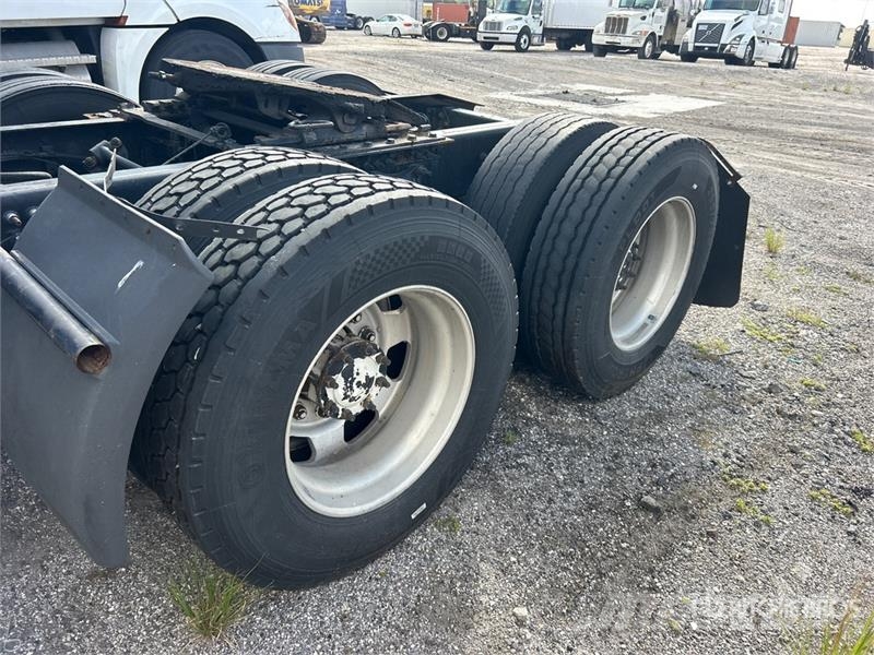 Freightliner Cascadia 125 6x4 T/A Sleeper Truck Tractor Sattelzugmaschinen