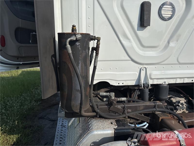Freightliner Cascadia 113 Camiones portacoches