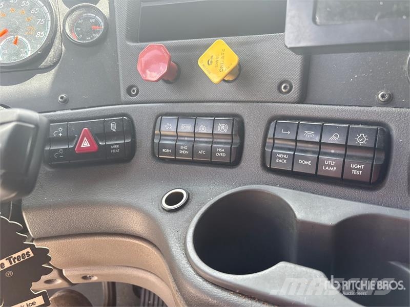 Freightliner Cascadia 125 6x4 T/A Sleeper Truck Tractor Tractores (camiões)
