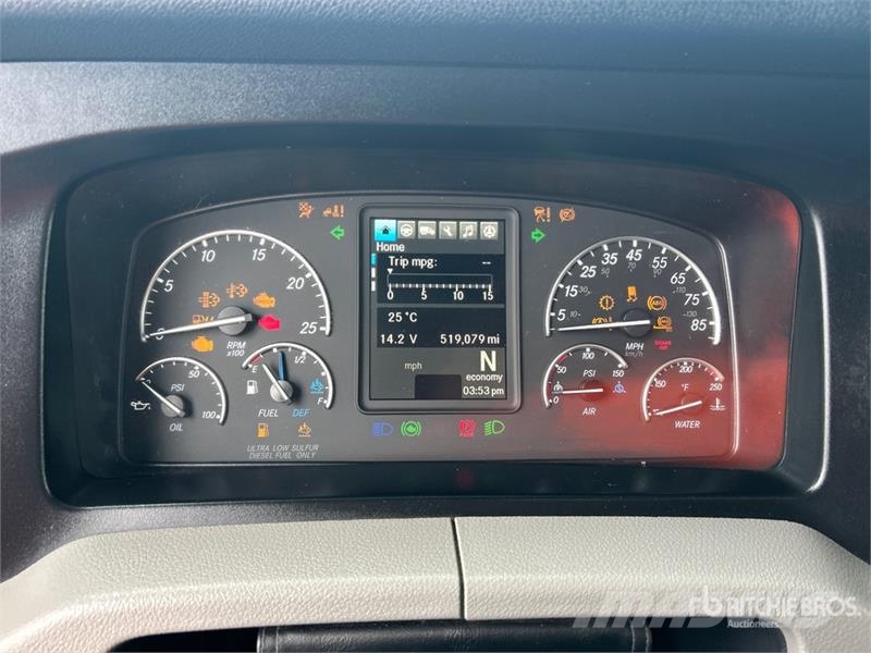 Freightliner Cascadia 126 6x4 T/A Sleeper Truck Tractor Vilcēji