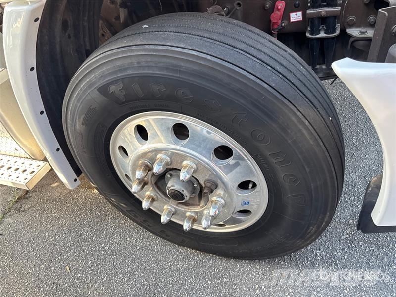 Freightliner Cascadia 113 Camiones portacoches