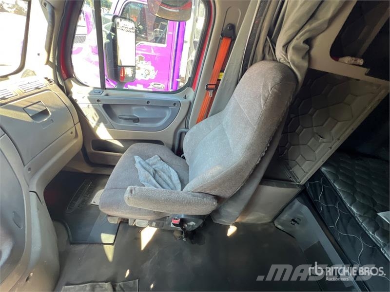 Freightliner Cascadia 125 6x4 T/A Sleeper Truck Tractor Sattelzugmaschinen