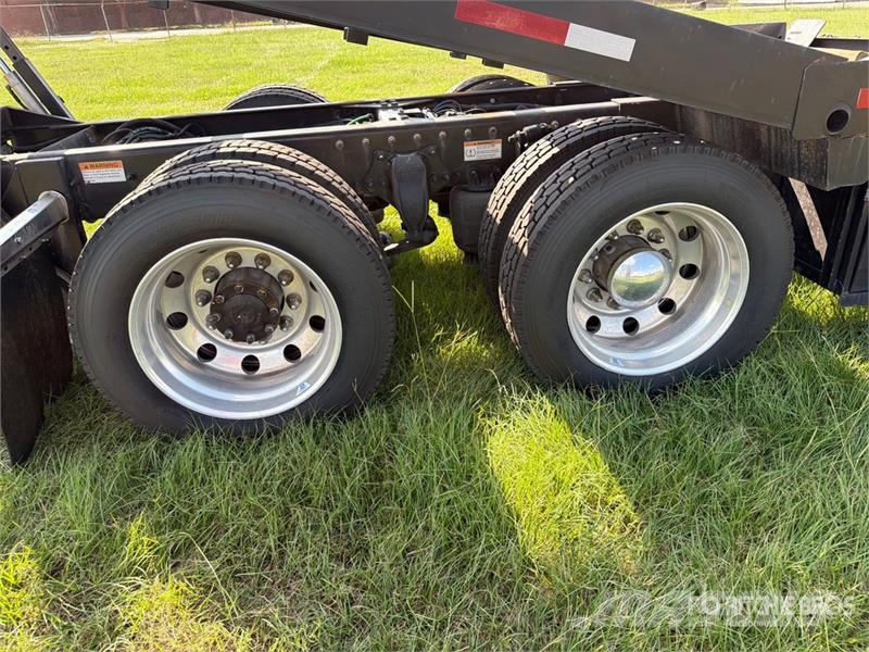 Freightliner Cascadia 113 6x4 Sleeper Car Carrier Truck مركبات النقل
