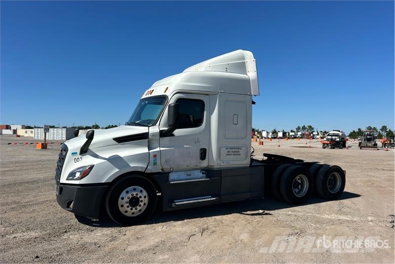 Freightliner Cascadia 126 6x4 T/A Sleeper Truck Tractor Седельные тягачи