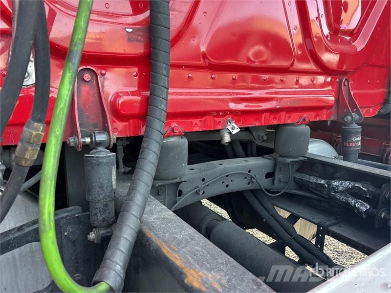 Freightliner Cascadia 125 6x4 T/A Sleeper Truck Tractor Vilcēji